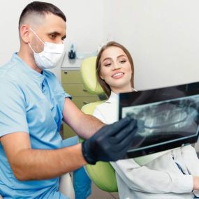 Знижка у розмірі 35% на зняття зубних відкладень та камінчиків ультразвуком + техніку Air Flow + полірування щіточками від стоматології Dr. Oryshchuk