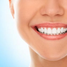 Знижка 50% на відбілювання зубів від стоматологічної клініки «Лікоріс»